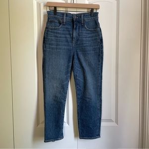 Like New Madewell classic straight jean in medium blue size 25P